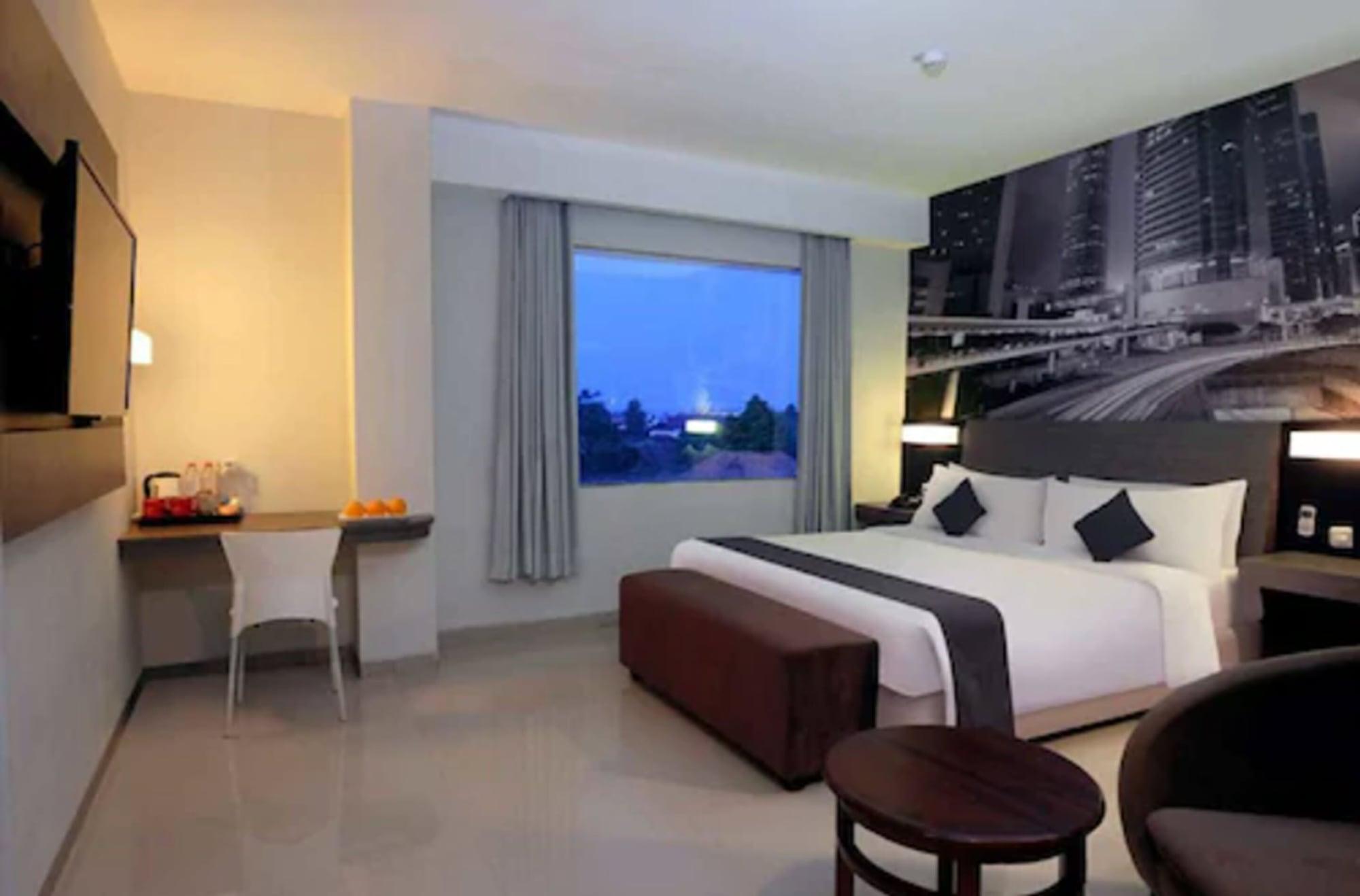 Hotel Neo Candi Simpang Lima - Semarang By Aston מראה חיצוני תמונה
