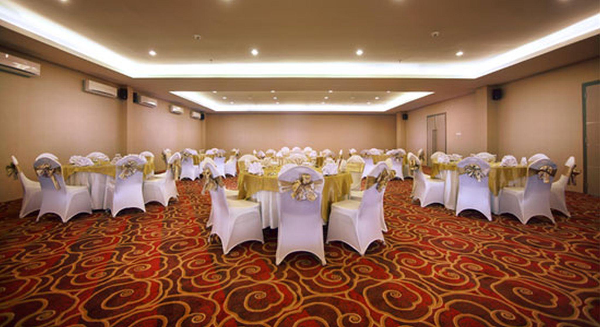Hotel Neo Candi Simpang Lima - Semarang By Aston מראה חיצוני תמונה
