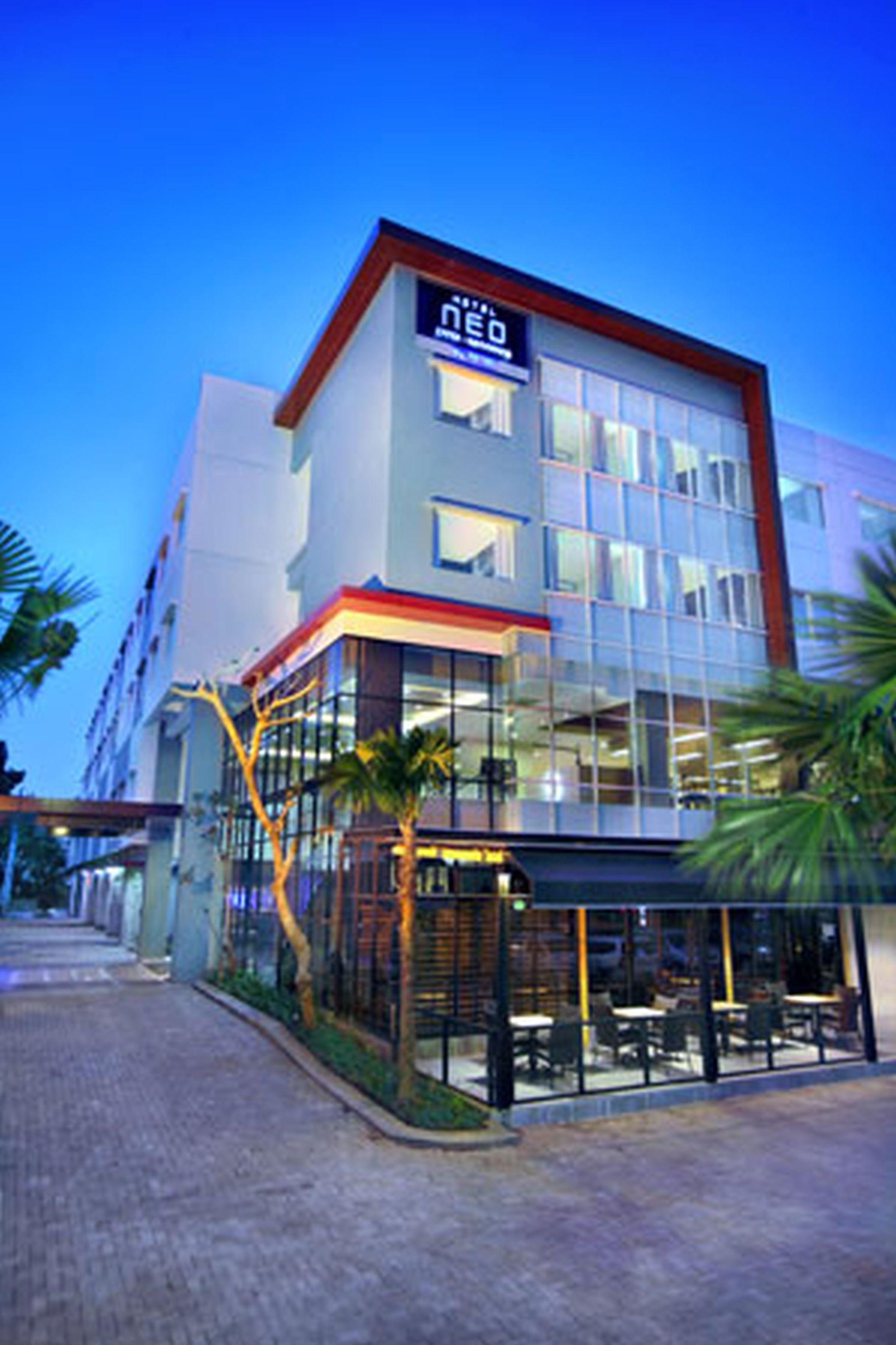 Hotel Neo Candi Simpang Lima - Semarang By Aston מראה חיצוני תמונה