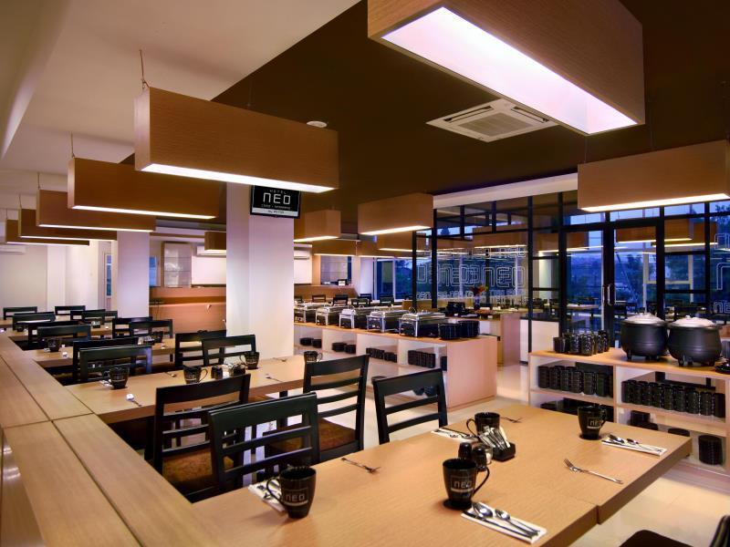 Hotel Neo Candi Simpang Lima - Semarang By Aston מראה חיצוני תמונה
