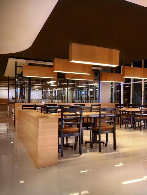 Hotel Neo Candi Simpang Lima - Semarang By Aston מראה חיצוני תמונה