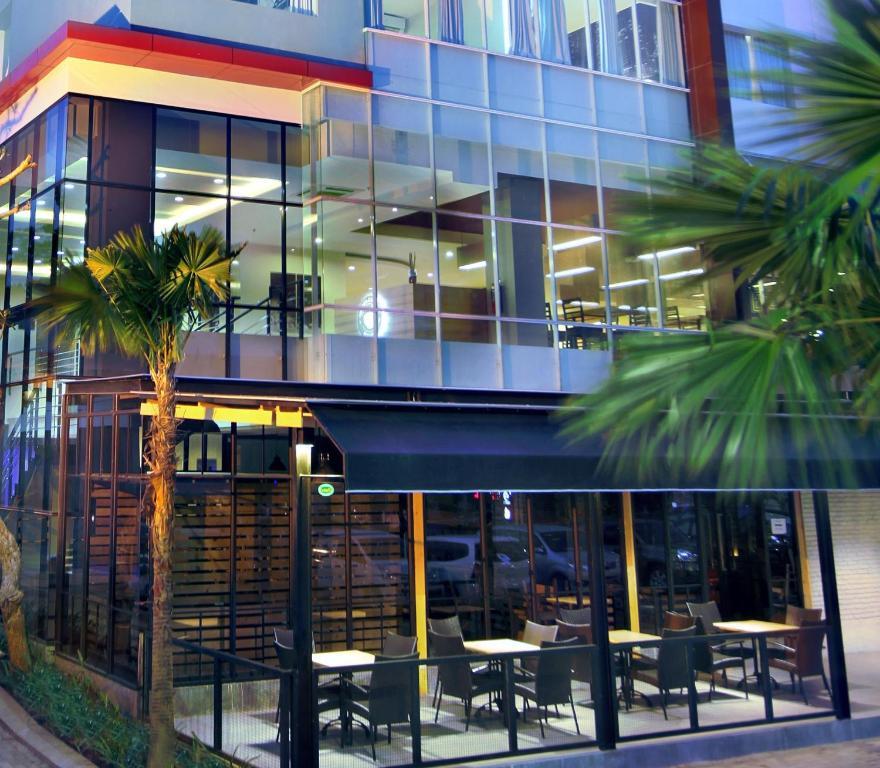 Hotel Neo Candi Simpang Lima - Semarang By Aston מראה חיצוני תמונה