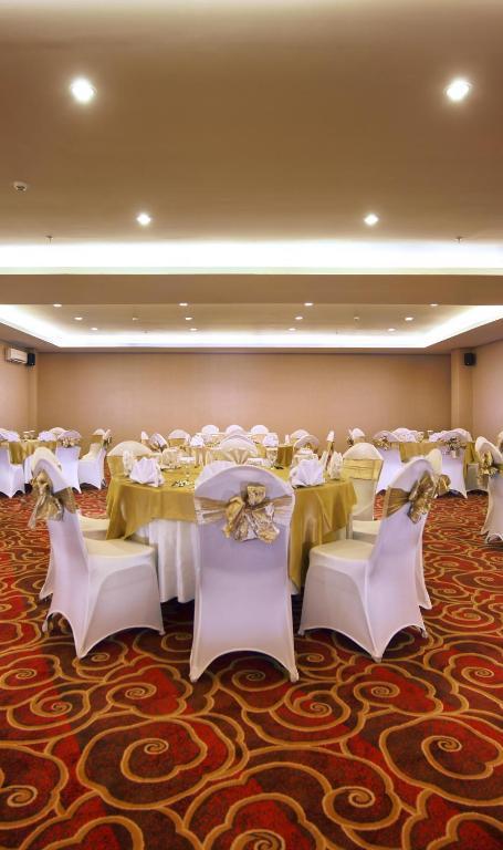 Hotel Neo Candi Simpang Lima - Semarang By Aston מראה חיצוני תמונה