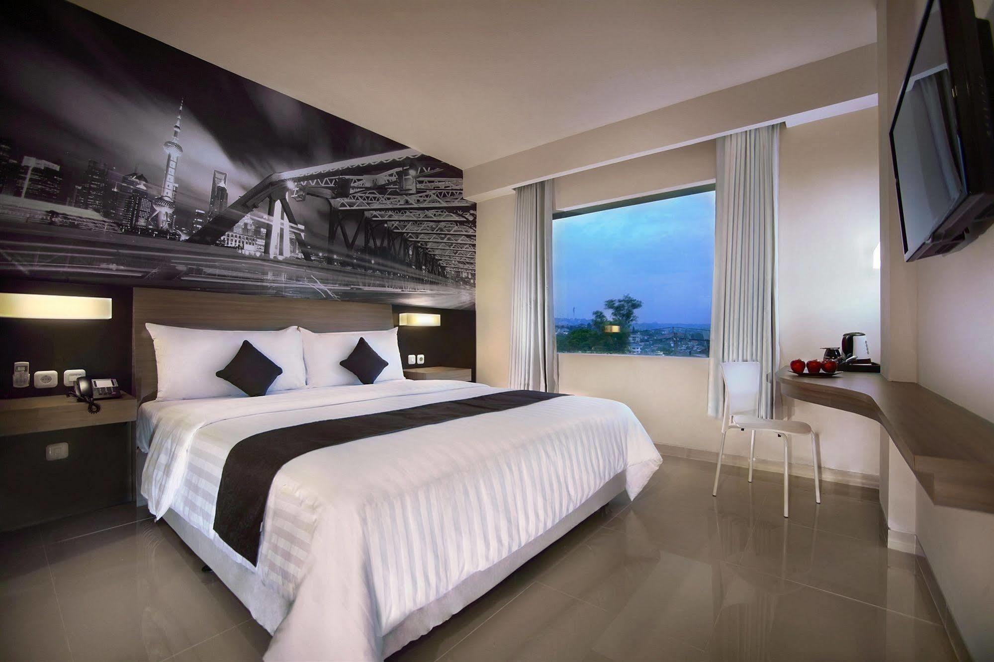 Hotel Neo Candi Simpang Lima - Semarang By Aston מראה חיצוני תמונה