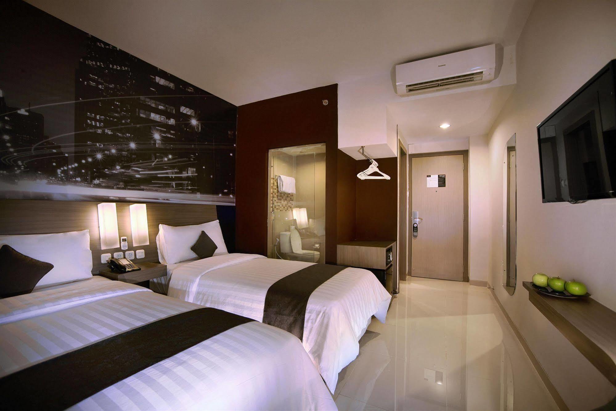 Hotel Neo Candi Simpang Lima - Semarang By Aston מראה חיצוני תמונה