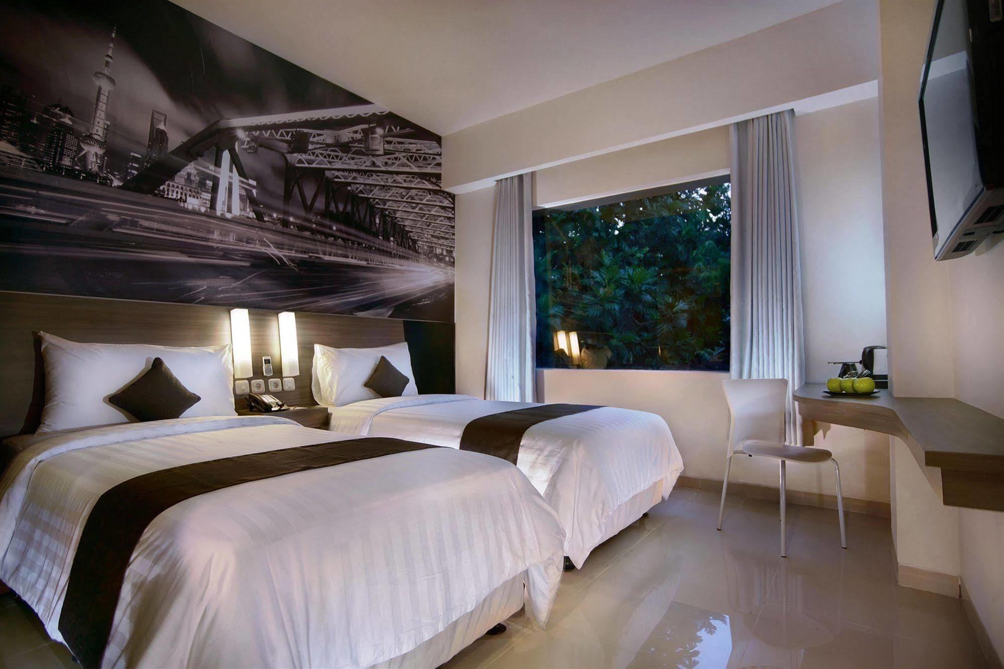 Hotel Neo Candi Simpang Lima - Semarang By Aston מראה חיצוני תמונה