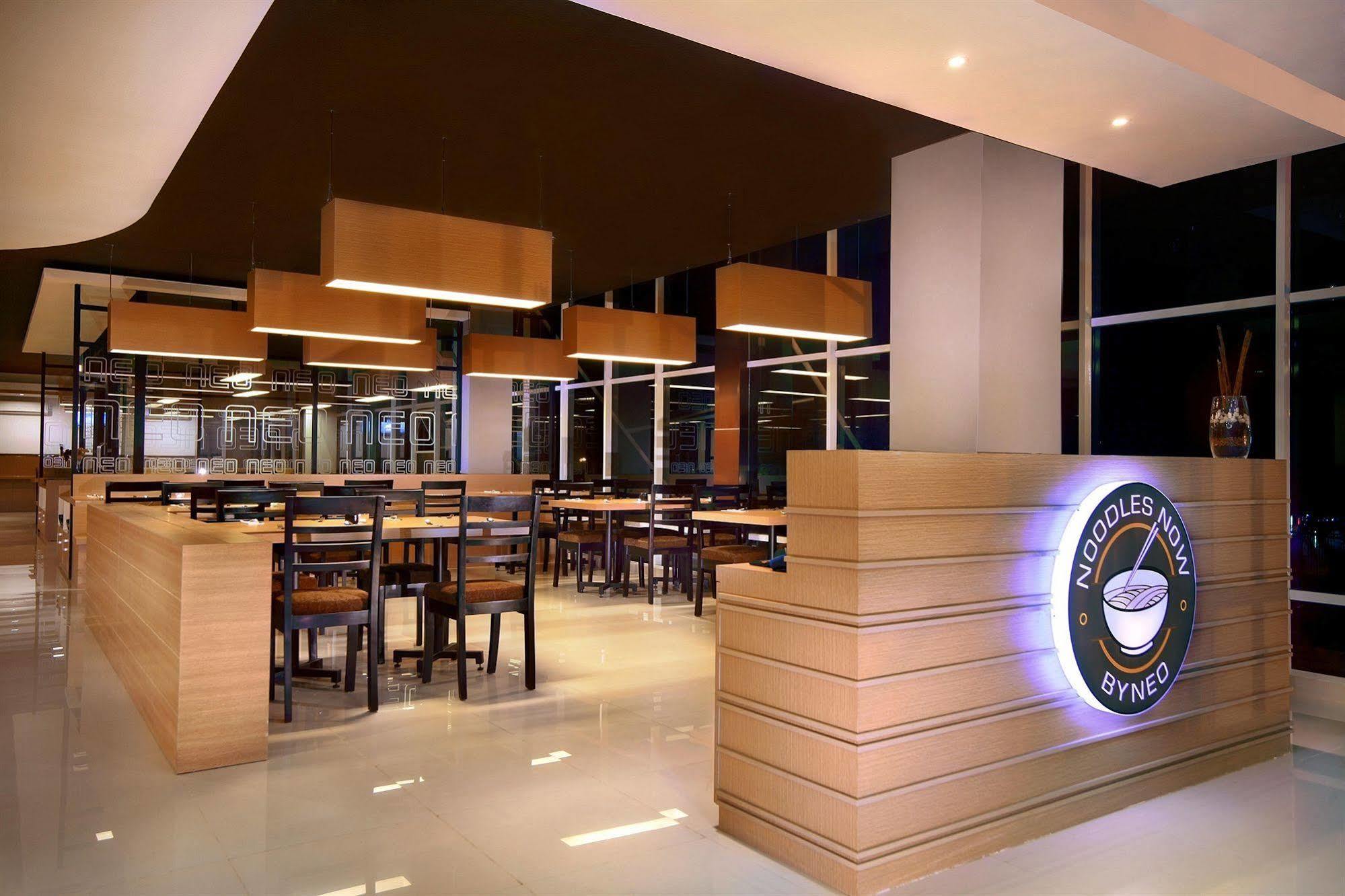 Hotel Neo Candi Simpang Lima - Semarang By Aston מראה חיצוני תמונה