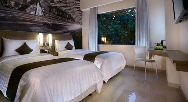 Hotel Neo Candi Simpang Lima - Semarang By Aston מראה חיצוני תמונה